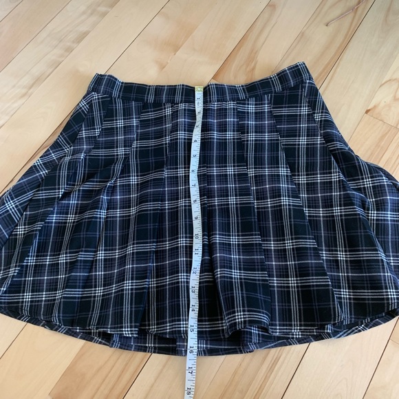 Garage plaid pleated mini skirt size M NEVER WORN - Picture 5 of 6